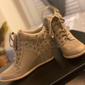 Taupe suede/leather studded wedge booties